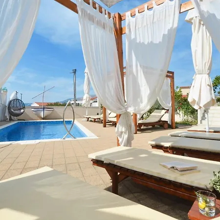 Blue Apartment, Okrug Gornji -