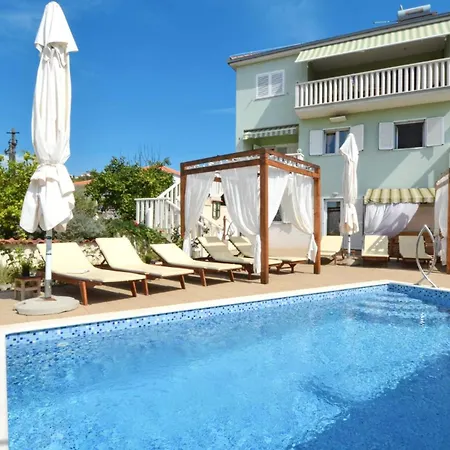 Blue Apartment, Okrug Gornji -